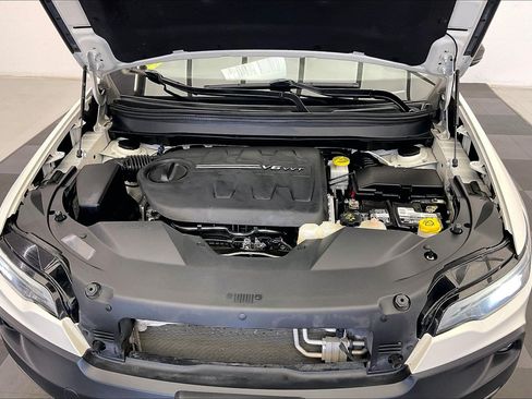 Used 2019 Jeep Cherokee Trailhawk w/ Cold Weather Group AWD/4WD image 9