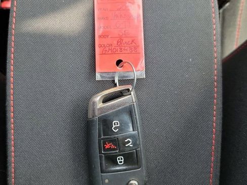 Used 2016 Volkswagen Golf S image 29