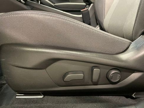 Used 2025 Subaru Crosstrek 2.0i Premium image 20