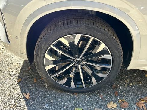 New 2026 Volvo XC90 B6 Ultra w/ Protection Package image 8