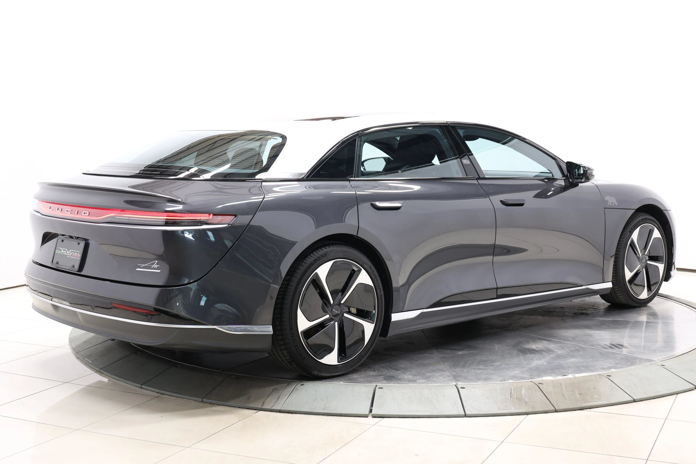 Used 2023 Lucid Air Touring AWD/4WD image 4