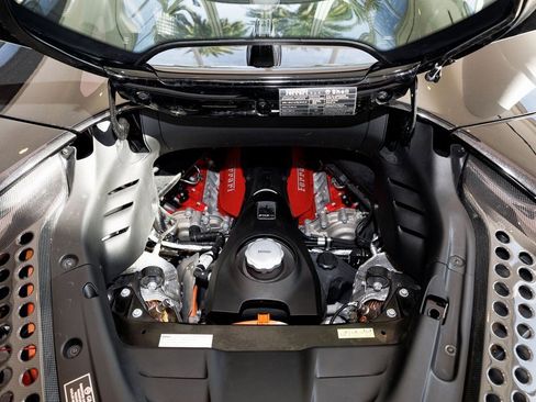 Used 2022 Ferrari SF90 Spider image 37