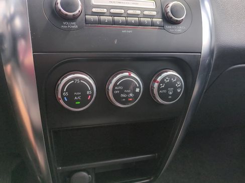 Used 2009 Suzuki SX4 AWD Hatchback w/ Touring Pkg image 26