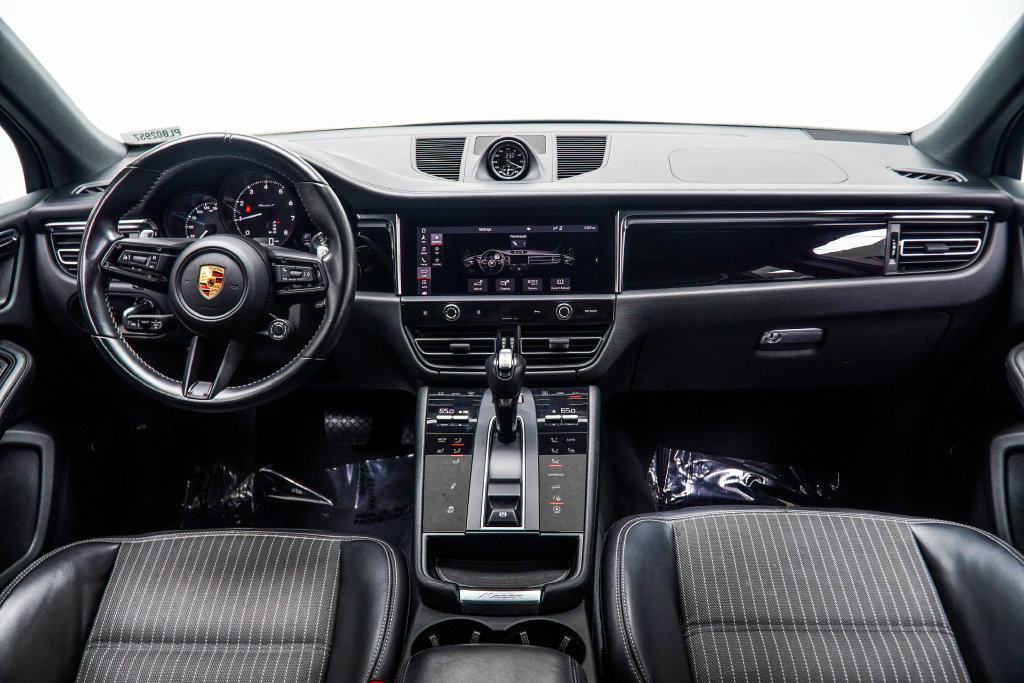 Used 2023 Porsche Macan Turbo AWD/4WD image 7