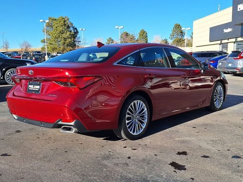 Used 2019 Toyota Avalon Limited image 3