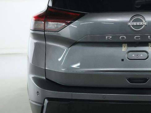 Used 2024 Nissan Rogue S image 43