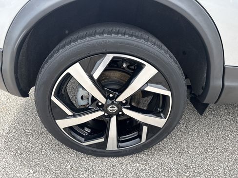 Used 2021 Nissan Rogue Sport SL FWD image 17