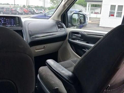 Used 2018 Dodge Grand Caravan SE w/ UConnect Hands-Free Group FWD image 24