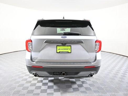 Used 2022 Ford Explorer XLT w/ Equipment Group 202A image 5