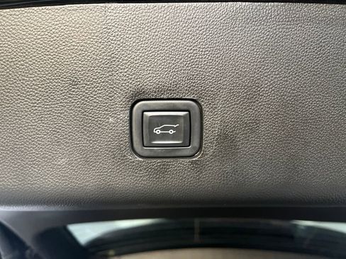 Used 2021 Chevrolet Traverse Premier w/ Redline Edition image 14