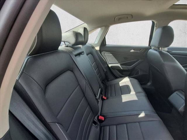 Used 2024 Volkswagen Jetta SE FWD image 16