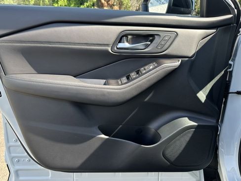 New 2025 Nissan Rogue SL w/ Tech Package image 13