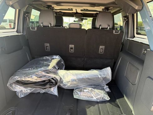 Used 2025 Ford Bronco Badlands w/ Sasquatch Package AWD/4WD image 13