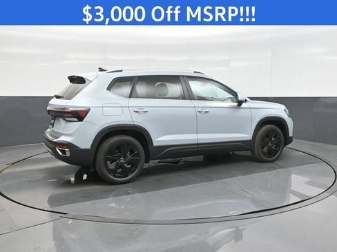 New 2026 Volkswagen Taos SE image 7