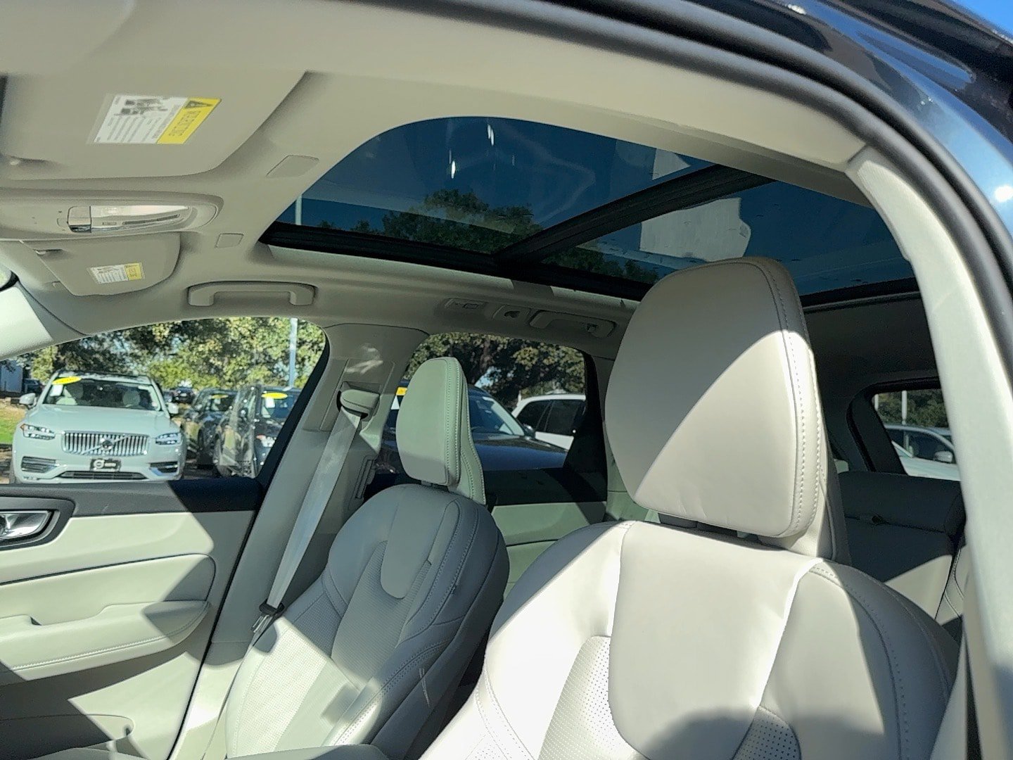 Used 2026 Volvo XC60 B5 Ultra w/ Protection Package Premier AWD/4WD image 13