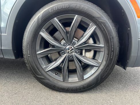 Used 2024 Volkswagen Tiguan SE AWD/4WD image 25