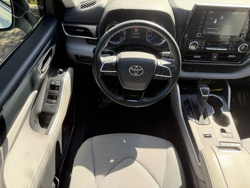Used 2020 Toyota Highlander LE image 14