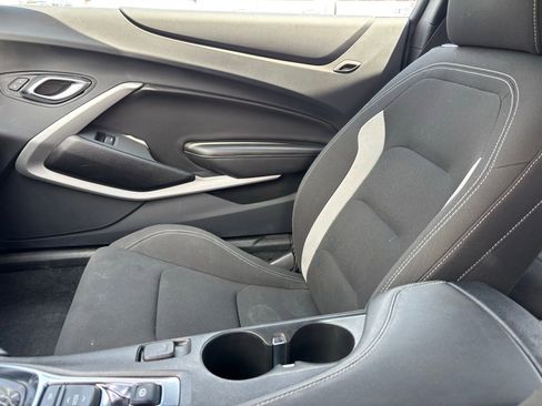 Used 2023 Chevrolet Camaro LT RWD image 7