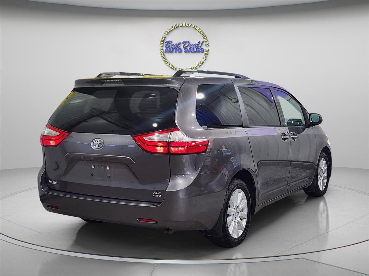 Used 2017 Toyota Sienna XLE AWD/4WD image 5