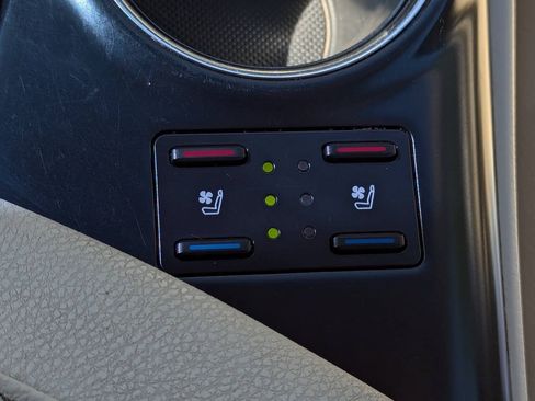 Used 2020 Toyota Camry XLE w/ Driver Assist Package FWD image 23