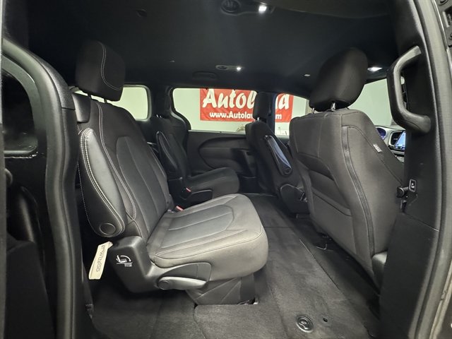 Used 2022 Chrysler Pacifica Touring AWD/4WD image 14
