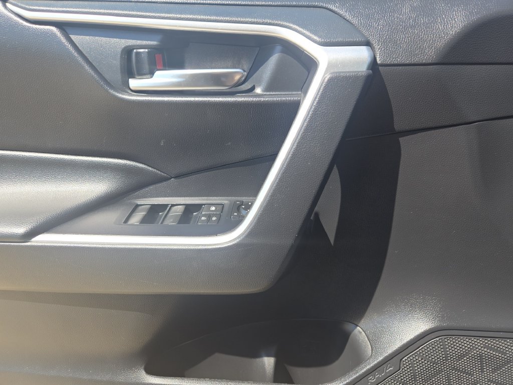 Used 2020 Toyota RAV4 XLE FWD image 24