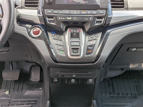 Used 2023 Honda Odyssey Elite image 22