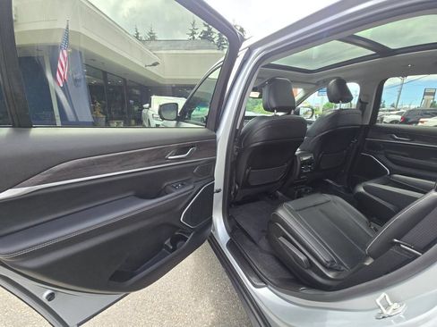 Used 2021 Jeep Grand Cherokee L Limited AWD/4WD image 15