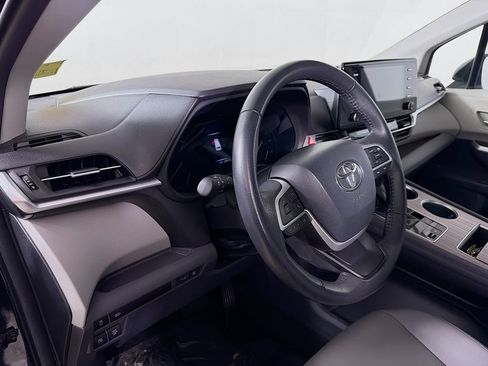 Used 2024 Toyota Sienna XLE FWD image 10