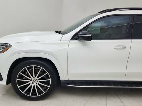 Used 2025 Mercedes-Benz GLS 450 4MATIC image 9