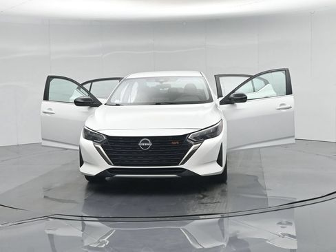 Used 2024 Nissan Sentra SR FWD image 32