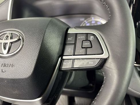 Used 2024 Toyota Highlander XLE AWD/4WD image 21