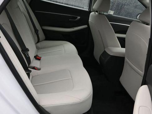 Certified 2025 Hyundai Sonata SE image 12