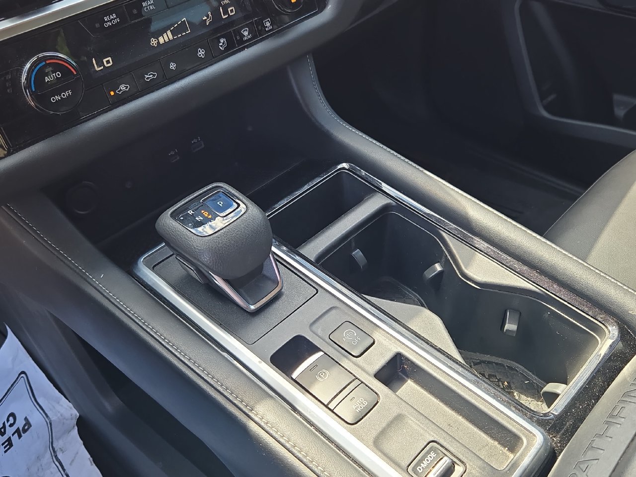 Used 2022 Nissan Pathfinder SL w/ SL Premium Package FWD image 16