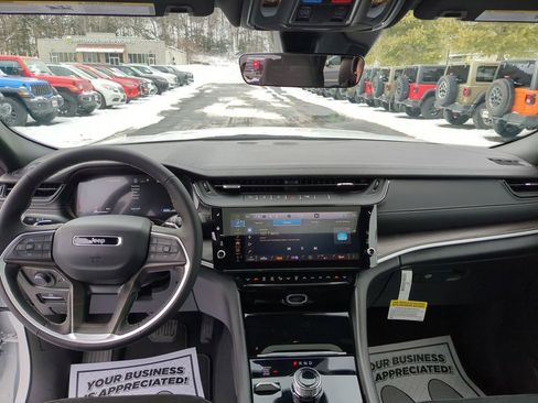 New 2026 Jeep Grand Cherokee Laredo image 10