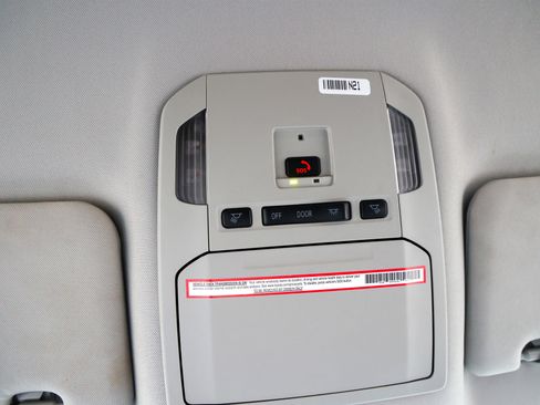 Used 2024 Toyota Highlander LE FWD image 29