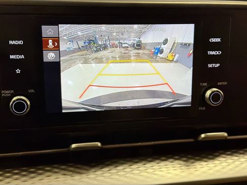 Used 2024 Kia Carnival LX FWD image 16