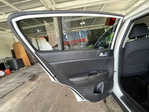 Used 2020 Kia Sportage LX AWD/4WD image 7