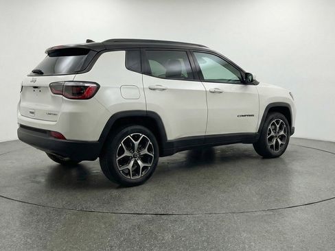 Used 2025 Jeep Compass Limited AWD/4WD image 9