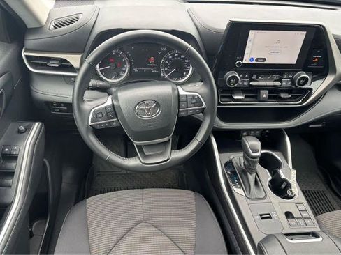 Used 2023 Toyota Highlander LE FWD image 29