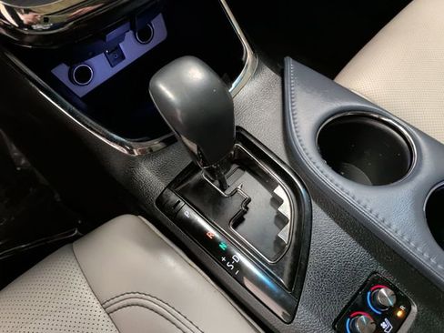 Used 2015 Toyota Avalon Limited image 24