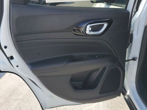 New 2026 Jeep Compass Latitude image 15