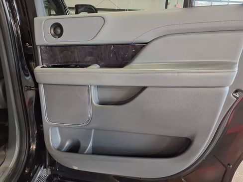 Used 2019 Lincoln Navigator L Reserve image 13