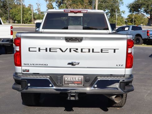 Used 2023 Chevrolet Silverado 2500 LTZ w/ LTZ Premium Package image 7