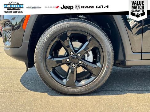 Certified 2025 Jeep Grand Cherokee Altitude AWD/4WD image 13