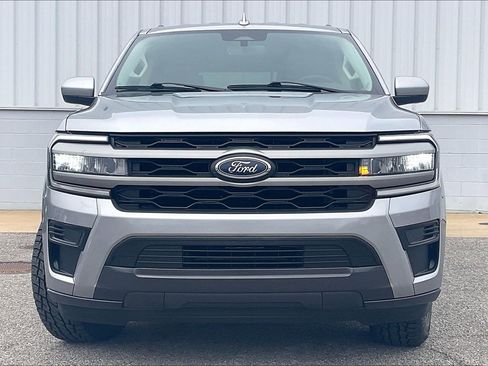 Used 2024 Ford Expedition XLT image 3