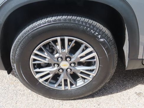 Used 2025 Chevrolet Traverse LT AWD/4WD image 15