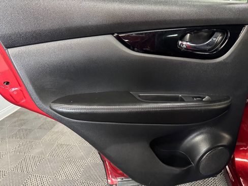 Used 2021 Nissan Rogue Sport SV image 43