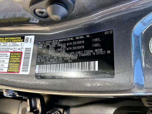 Used 2022 Toyota Highlander XLE AWD/4WD image 34