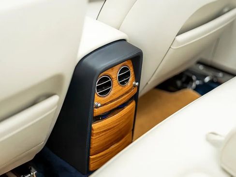 Used 2010 Rolls-Royce Phantom Drophead Coupe RWD image 33